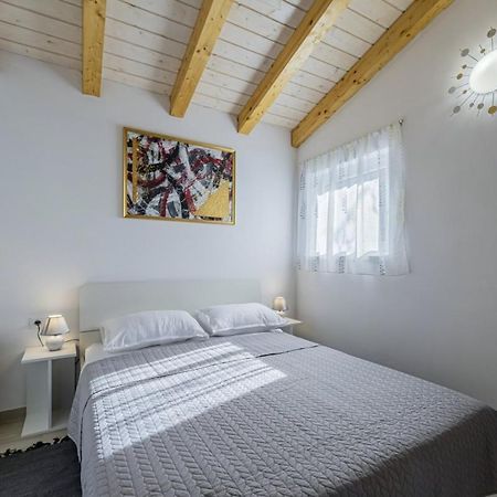 Modean In Pula - Haus Fuer 2-3 Personen Villa Exteriör bild