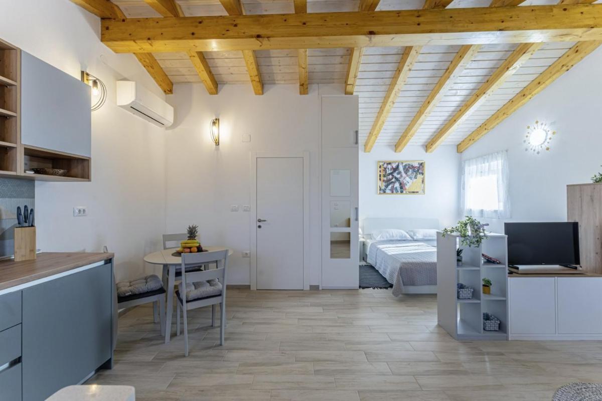 Modean In Pula - Haus Fuer 2-3 Personen Villa Exteriör bild