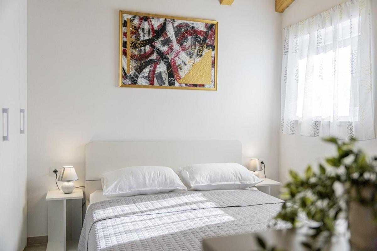 Modean In Pula - Haus Fuer 2-3 Personen Villa Exteriör bild