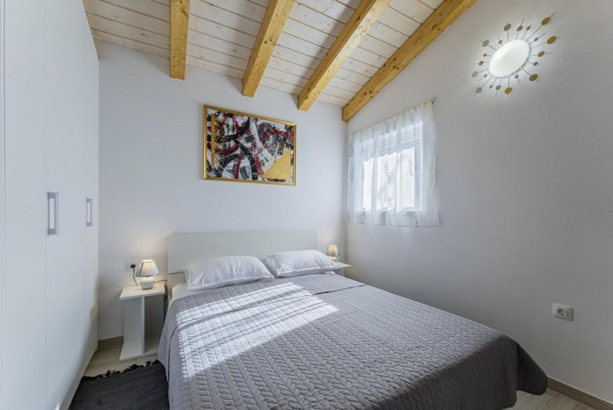 Modean In Pula - Haus Fuer 2-3 Personen Villa Exteriör bild