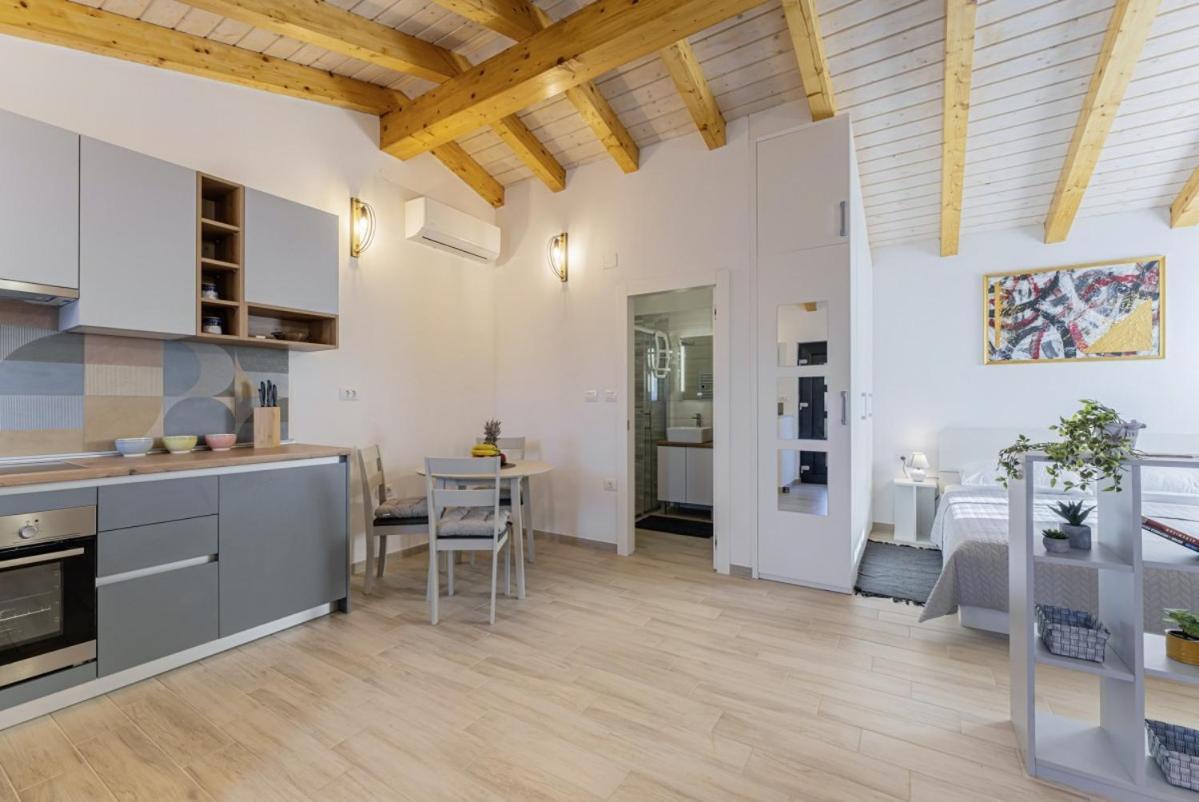 Modean In Pula - Haus Fuer 2-3 Personen Villa Exteriör bild